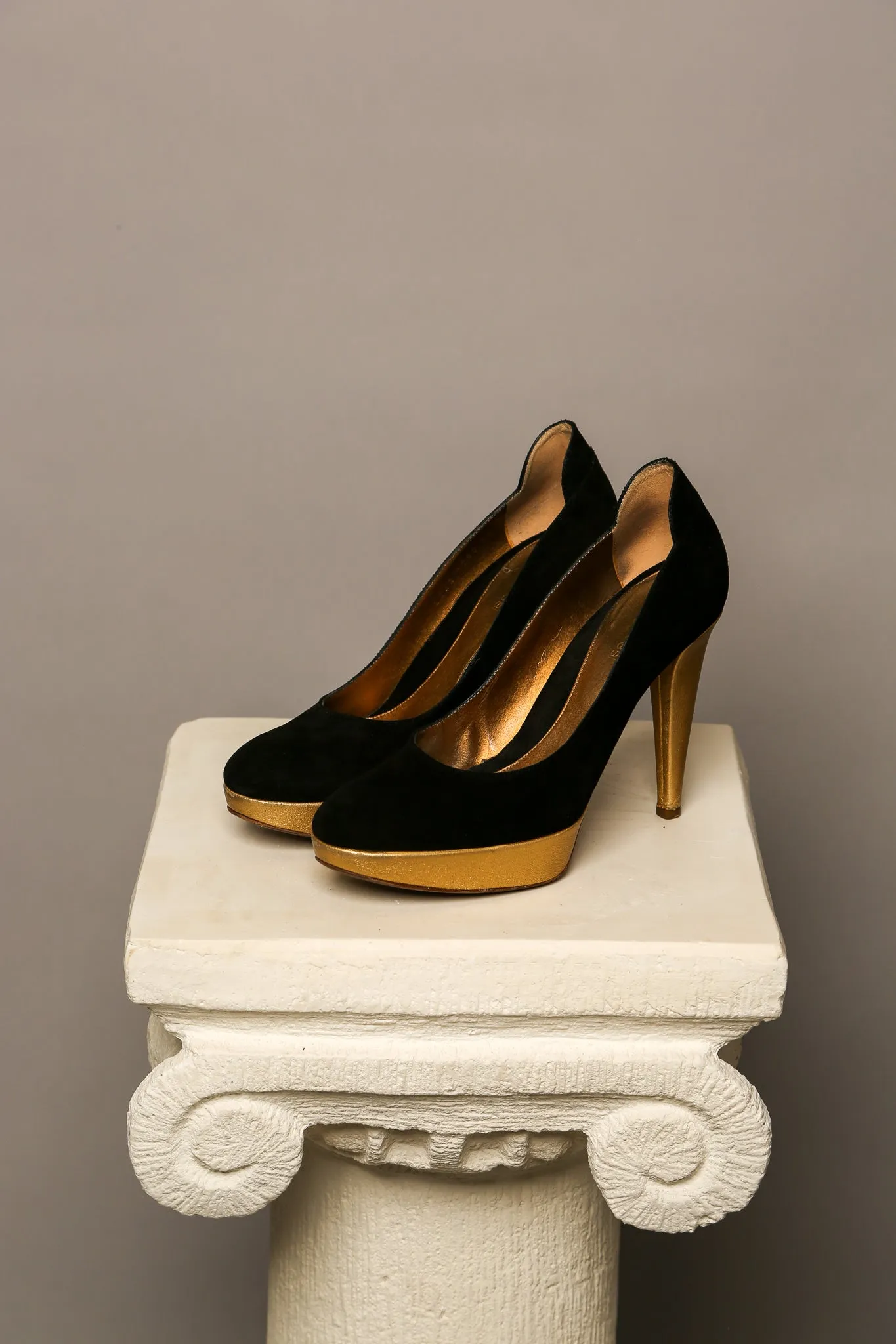 SERGIO ROSSI Suede Leather Pumps