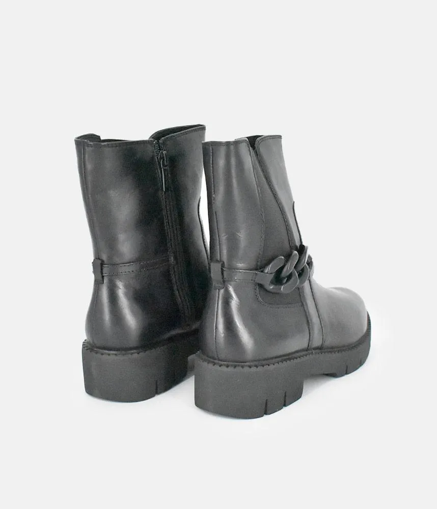Tamaris Stylish Black Ankle Boots