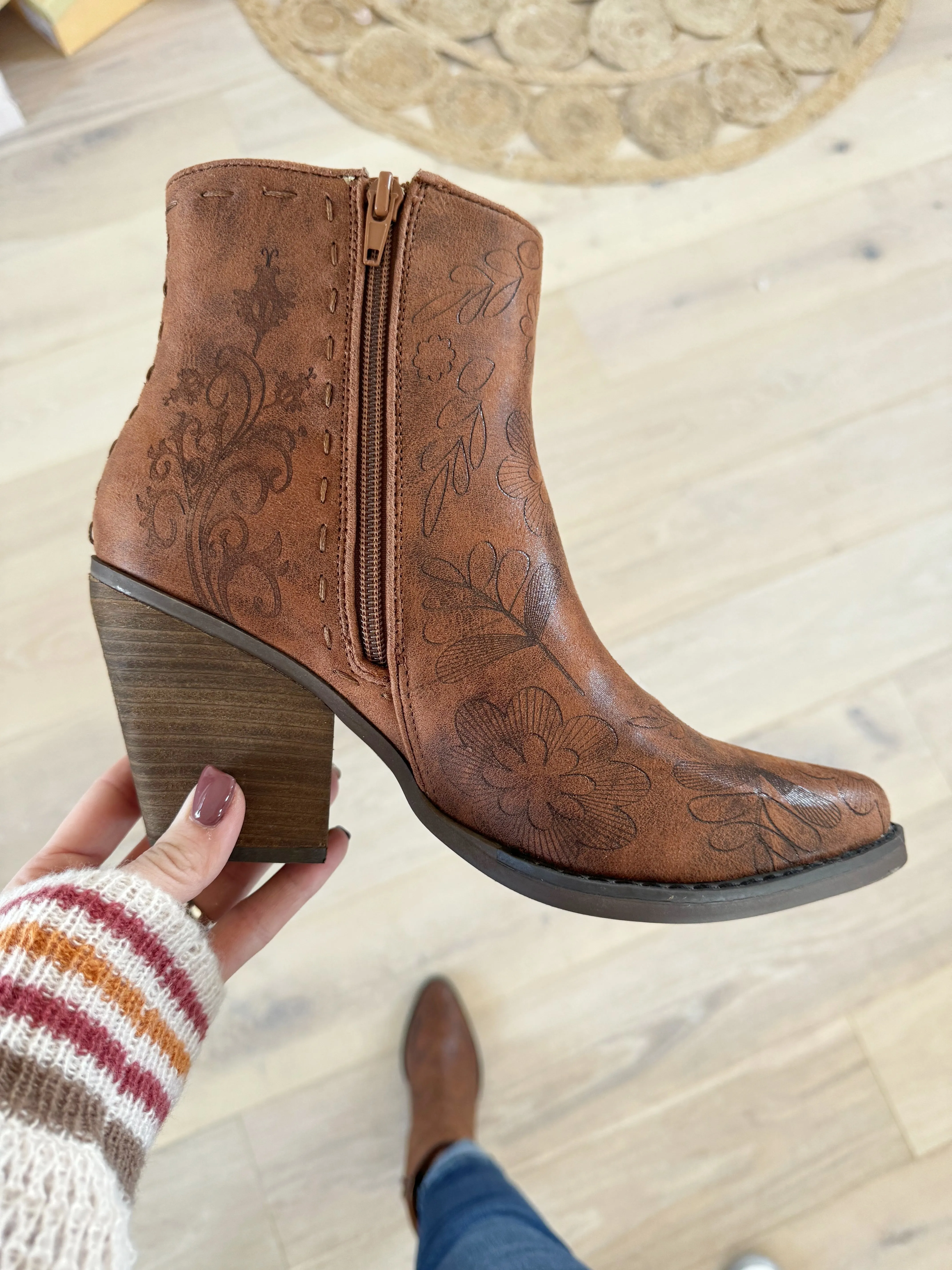 Very G Sophia Boots in Tan