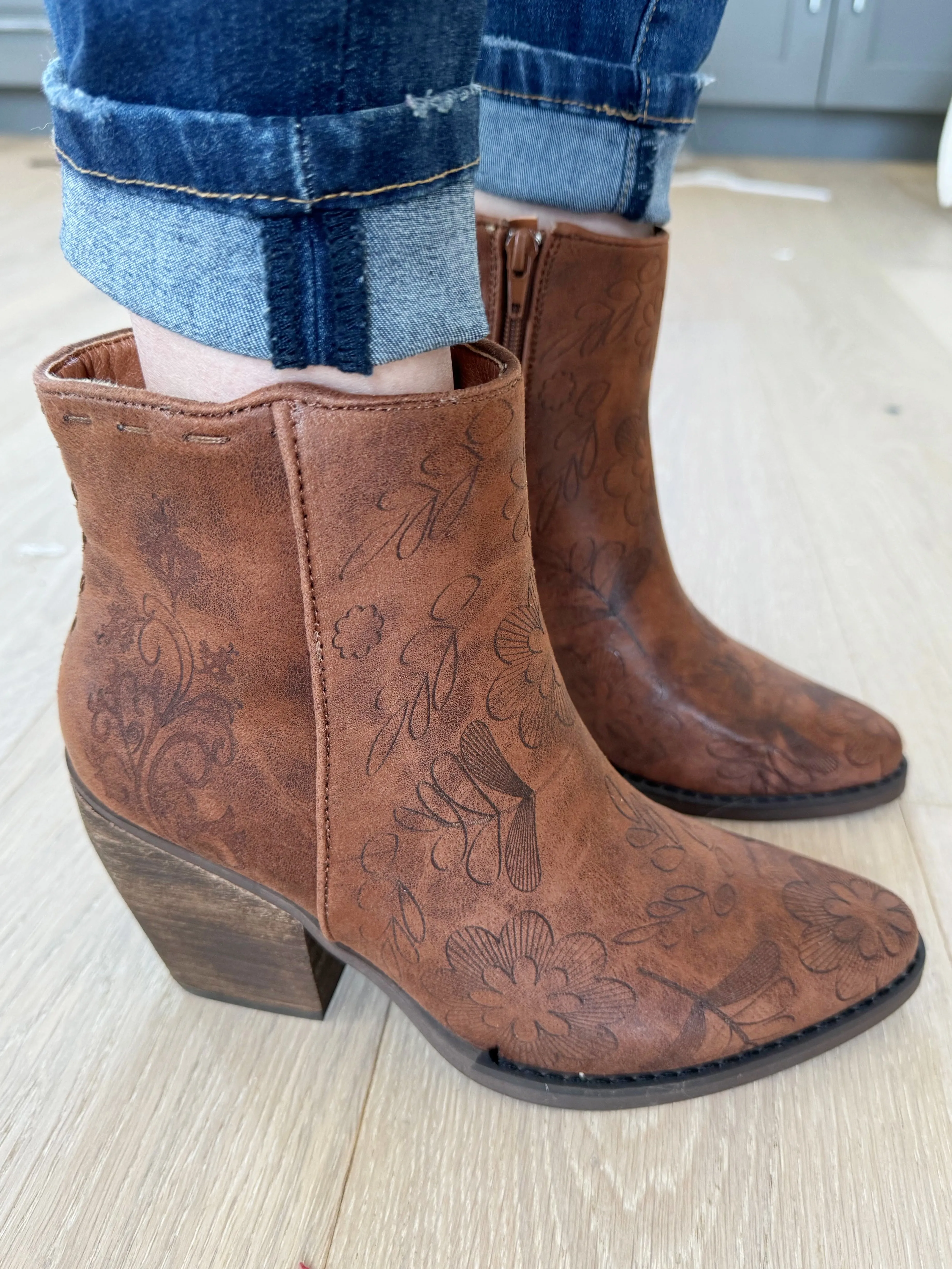 Very G Sophia Boots in Tan