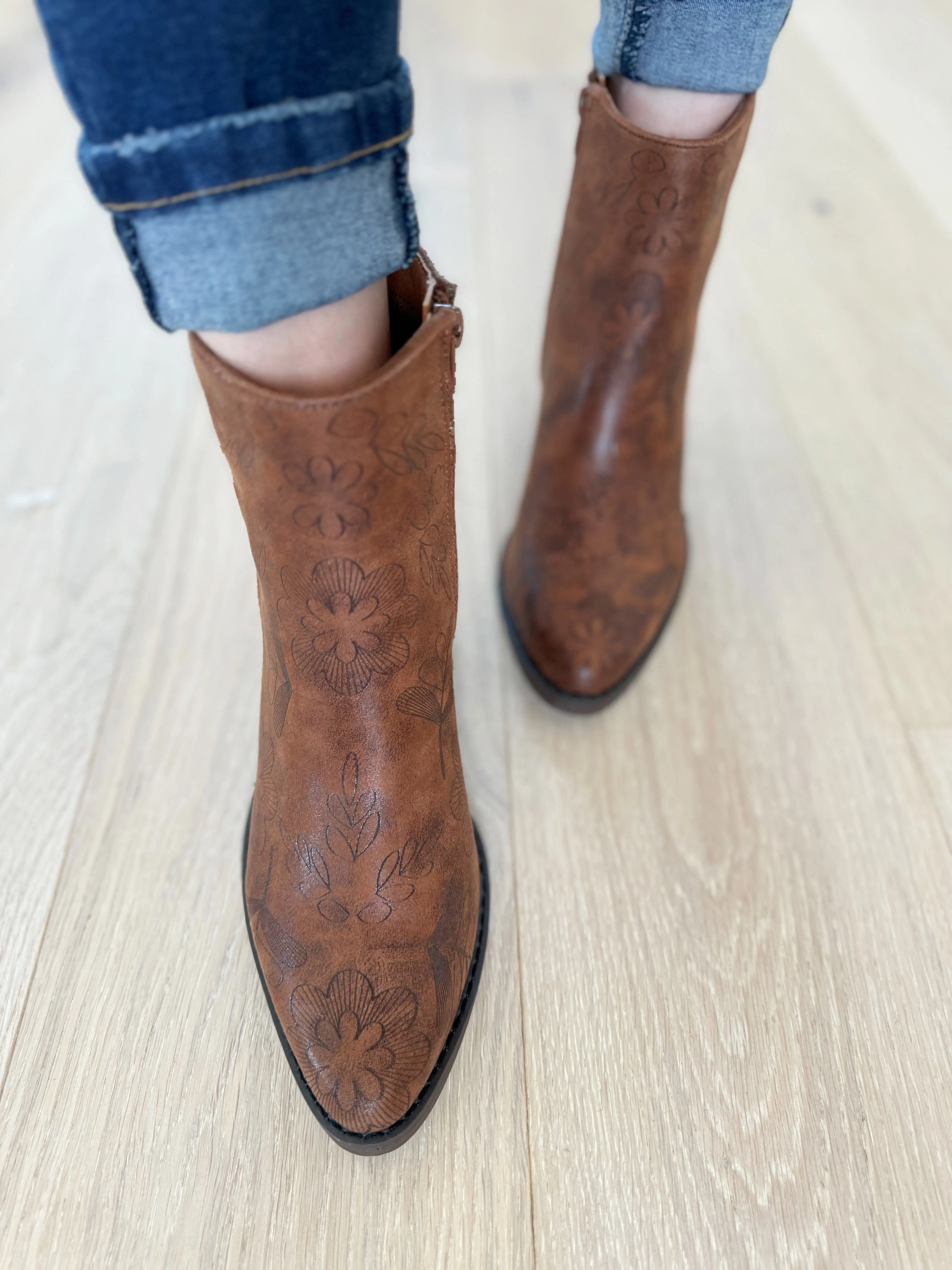 Very G Sophia Boots in Tan