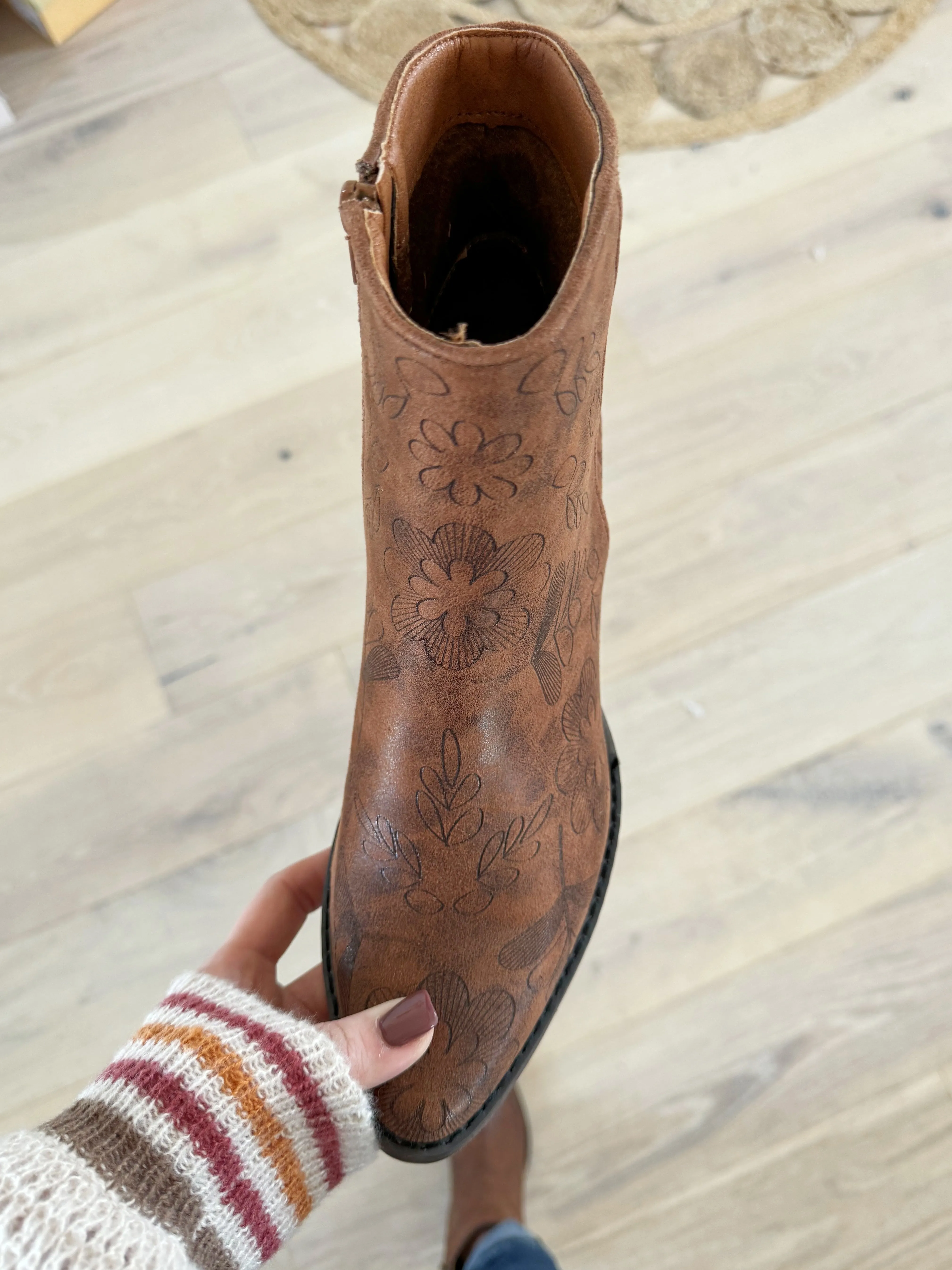 Very G Sophia Boots in Tan