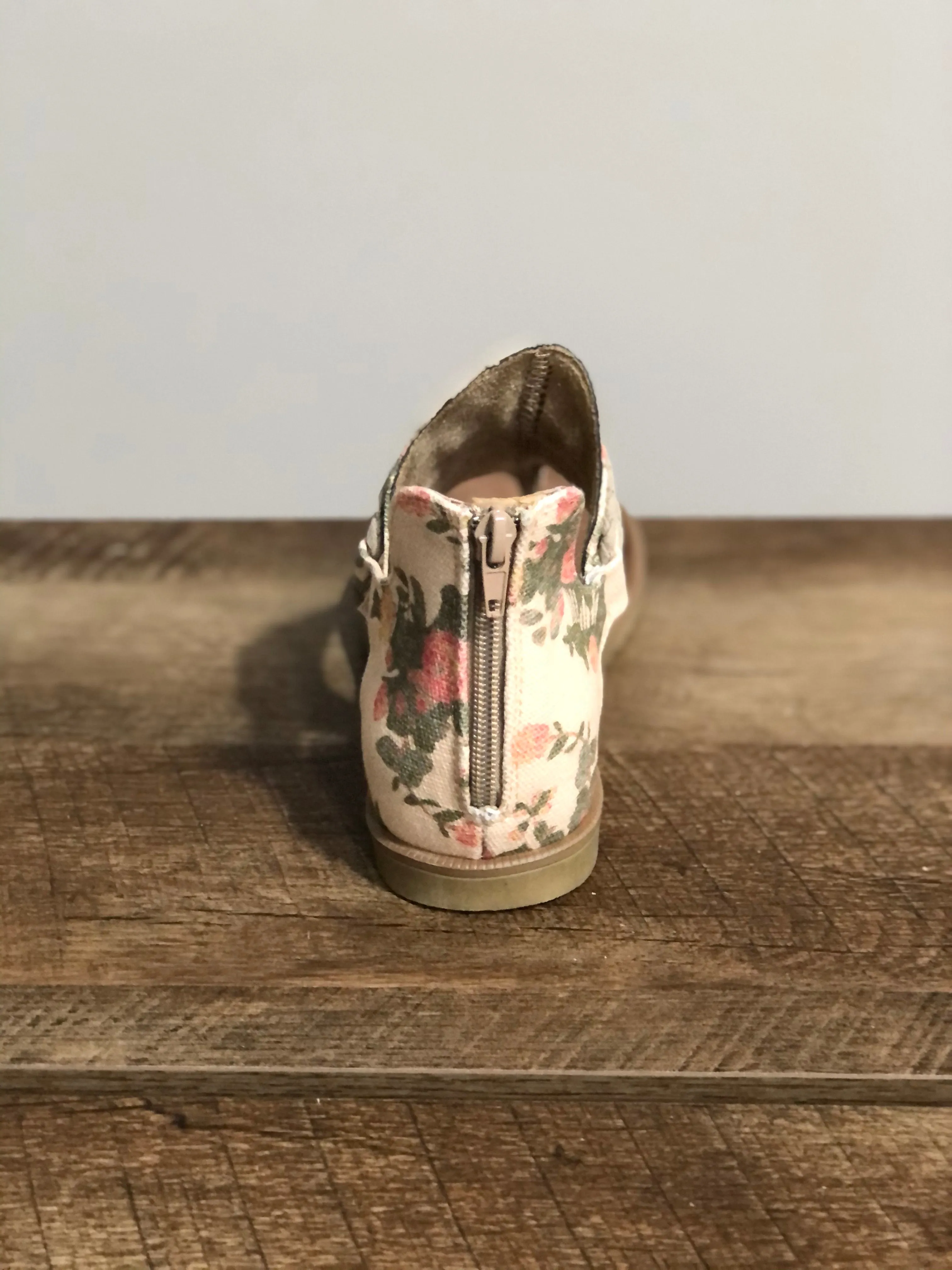 Very G Sparta Sandal | Cream Floral